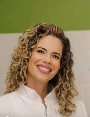 Dra. Carina Holanda